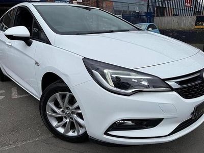 Used Vauxhall Astra Design Edition 105 HP (77 kW) 2019 White Hatchback