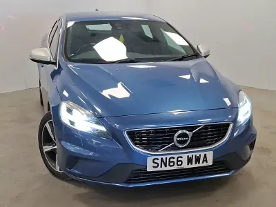 Used Volvo V40 R-Design 122 HP (89 kW) 2016 Blue Hatchback