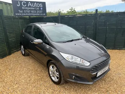 Usado Ford Fiesta Zetec 2016 Cinzento Citadino