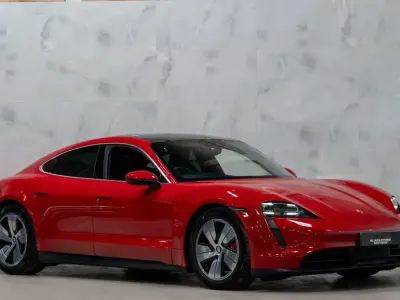 Usado Porsche Taycan 419 kW (571 HP) 2022 Vermelho Sedan