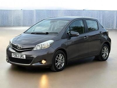 Used Toyota Yaris Multidrive S 99 HP (72 kW) 2014 Grey Hatchback