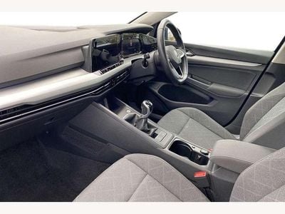 Używany VW Golf VII Life 130 KM (95 kW) 2021 Niebieski Hatchback