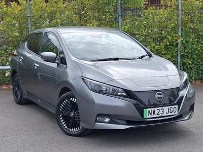 Begagnad Nissan Leaf N-Connecta 110 kW (150 HK) 2023 Grå Halvkombi