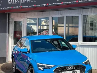 Begagnad Audi A3 Sportback S-Line 2021 Blå Halvkombi