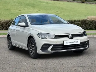 Usado VW Polo Life 95 CV (69 kW) 2023 Gris Utilitario