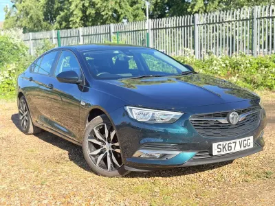 Used Vauxhall Insignia Design Edition 165 HP (121 kW) 2017 Green Hatchback