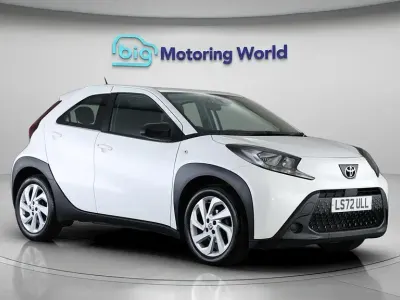 Używany Toyota Aygo X PURE 72 KM (52 kW) 2022 Biały SUV