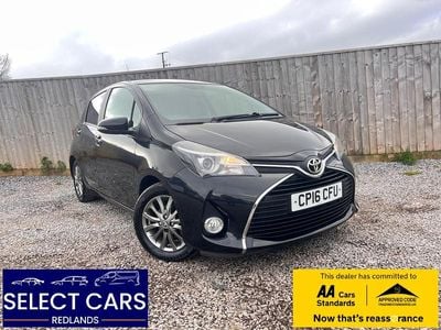 Used Toyota Yaris 99 HP (72 kW) 2016 Black Hatchback