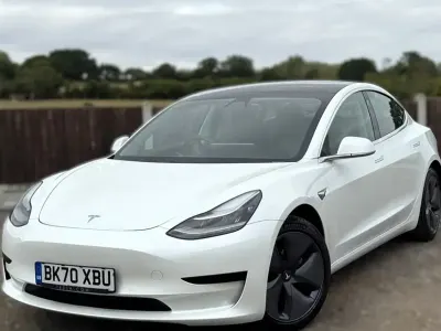 Używany Tesla Model 3 Standard Range Plus 239 kW (325 KM) 2020 Sedan/Limuzyna