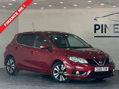 Used Nissan Pulsar N-Connecta 110 HP (80 kW) 2016 Red Hatchback
