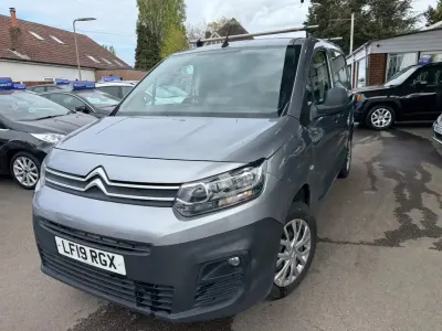 Używany Citroën Berlingo Start 100 KM (73 kW) 2019 Szary Minivan