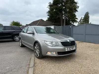 Usado Skoda Superb Elegance 140 CV (102 kW) 2012 Beige Utilitario