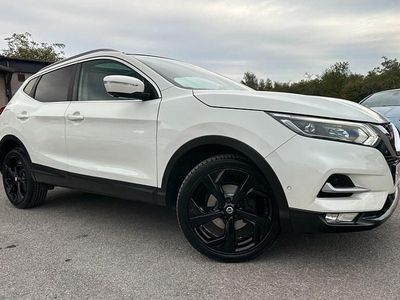 Used Nissan Qashqai Tekna 2017 White SUV