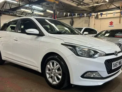 Used Hyundai i20 SE 84 HP (61 kW) 2017 White Hatchback