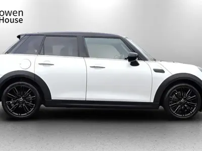 Używany Mini Cooper Exclusive 136 KM (100 kW) 2023 Biały Hatchback