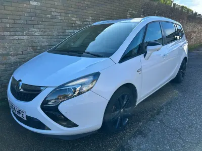 Used Vauxhall Zafira SRi 2014 White MPV