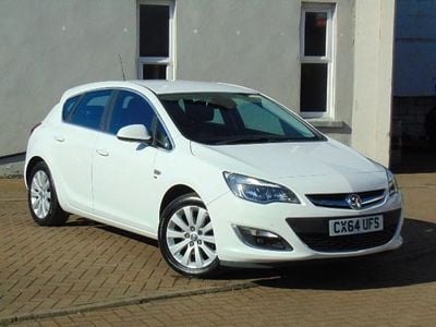 Used Vauxhall Astra Elite 2014 White Hatchback