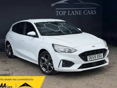 Used Ford Focus ST-Line 125 HP (91 kW) 2019 White Hatchback