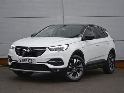 Used Vauxhall Grandland X SRi 130 HP (95 kW) 2020 White SUV