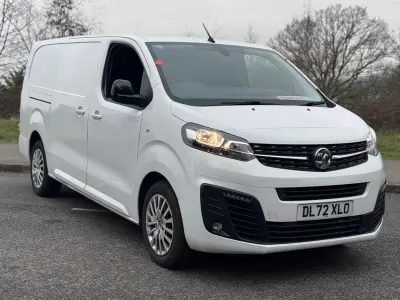 Używany Vauxhall Vivaro 145 KM (106 kW) 2023 Biały Minivan