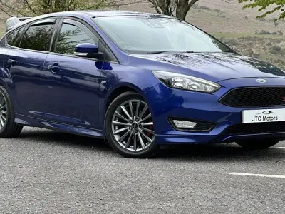 Begagnad Ford Focus ST-Line 120 HK (88 kW) 2016 Blå Halvkombi