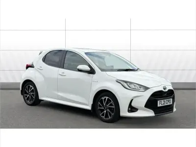 Used Toyota Yaris Design 113 HP (83 kW) 2021 White Hatchback