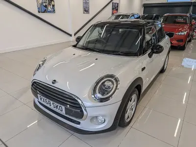 Used Mini Cooper Classic 2018 White silver Hatchback