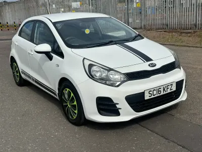 Used Kia Rio 84 HP (61 kW) 2016 White Hatchback