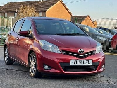 Used Toyota Yaris SR 101 HP (74 kW) 2012 Red Hatchback