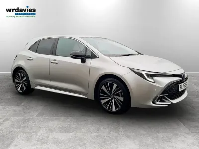 Used Toyota Corolla Design 140 HP (102 kW) 2025 Silver Hatchback