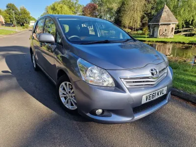 Used Toyota Verso 126 HP (92 kW) 2011 Blue MPV