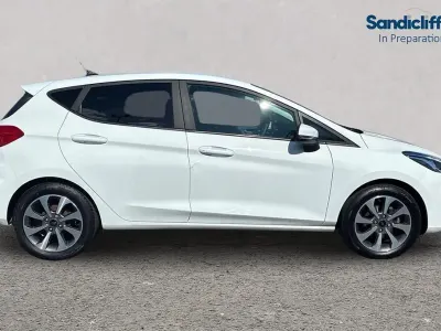 Usado Ford Fiesta Trend 125 HP (91 kW) 2021 Branco Citadino
