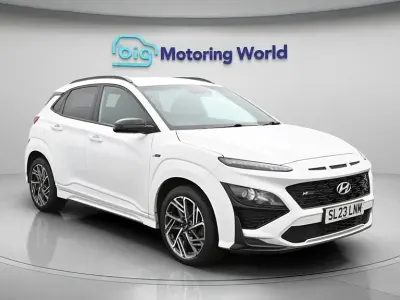 Gebraucht Hyundai Kona N Line 120 PS (88 kW) 2023 Weiß SUV
