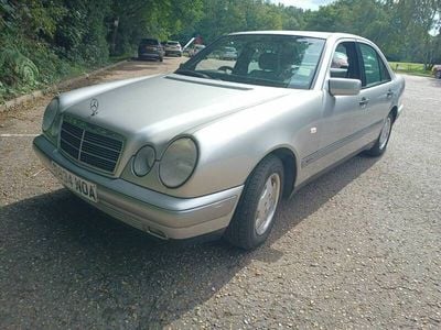 Used Mercedes E240 170 HP (125 kW) 1998 Silver Sedan