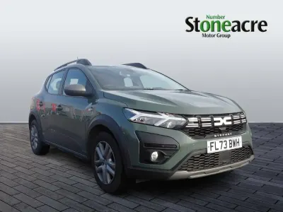 Begagnad Dacia Sandero Expression 100 HK (73 kW) 2023 Grön Halvkombi