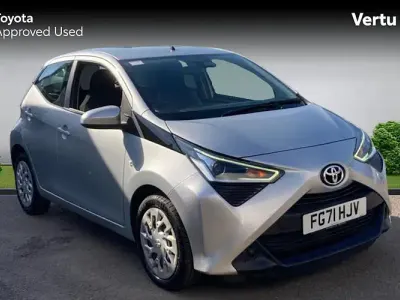 Used Toyota Aygo X-play 72 HP (52 kW) 2021 Silver splash (metallic paint) Hatchback
