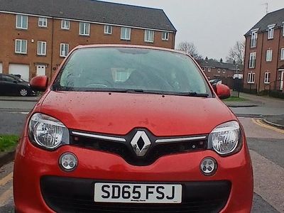 Used Renault Twingo Play 70 HP (51 kW) 2015 Red Hatchback