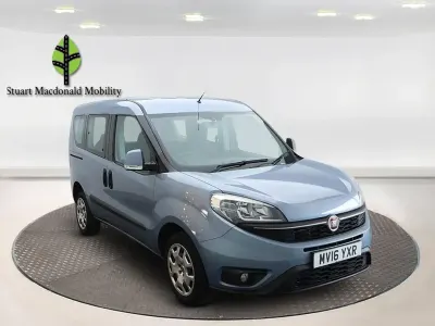 Käytetty Fiat Doblò Easy 95 HP (69 kW) 2016 Sininen Tila-auto