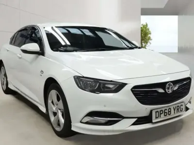 Second-hand Vauxhall Insignia SRi 170 CP (125 kW) 2019 Alb Hatchback