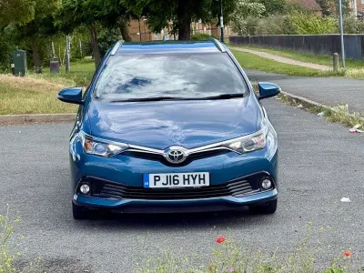 Used Toyota Auris Design 116 HP (85 kW) 2016 Blue Estate
