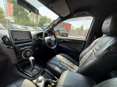 Używany Isuzu D-Max 162 KM (119 kW) 2018 Czerwony Pickup