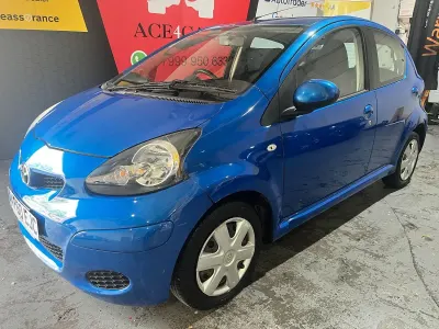 Used Toyota Aygo 67 HP (49 kW) 2010 Blue Hatchback