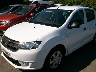 Used Dacia Sandero Ambiance 90 HP (66 kW) 2014 White Hatchback