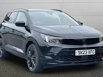 Begagnad Vauxhall Grandland X 131 HK (96 kW) 2023 Svart SUV