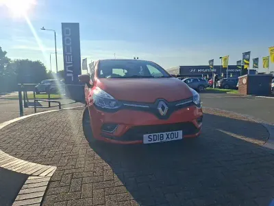 Used Renault Clio Signature 90 HP (66 kW) 2018 Red Hatchback