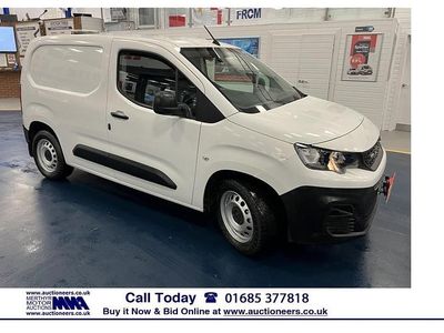 Used Peugeot Partner 75 HP (55 kW) 2019 White MPV