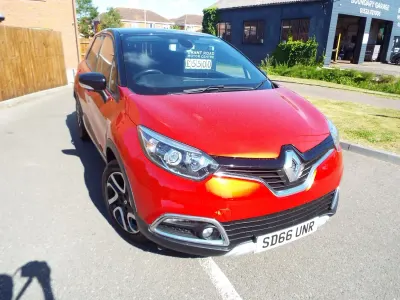 Used Renault Captur Signature 90 HP (66 kW) 2016 Red SUV