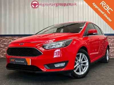Usado Ford Focus Zetec 115 HP (84 kW) 2015 Vermelho Citadino
