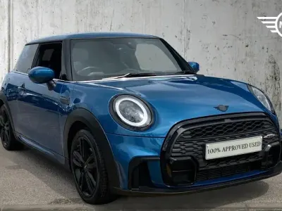 Usado Mini Cooper Hatch 136 CV (100 kW) 2022 Azul Utilitario