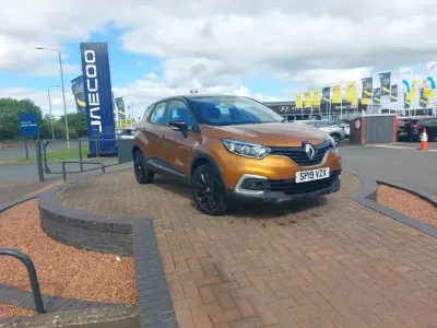 Używany Renault Captur Play 90 KM (66 kW) 2019 Pomarańczowy SUV